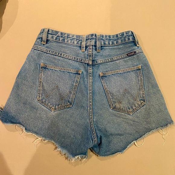 Wrangler denim high waisted shorts - Picture 3 of 4